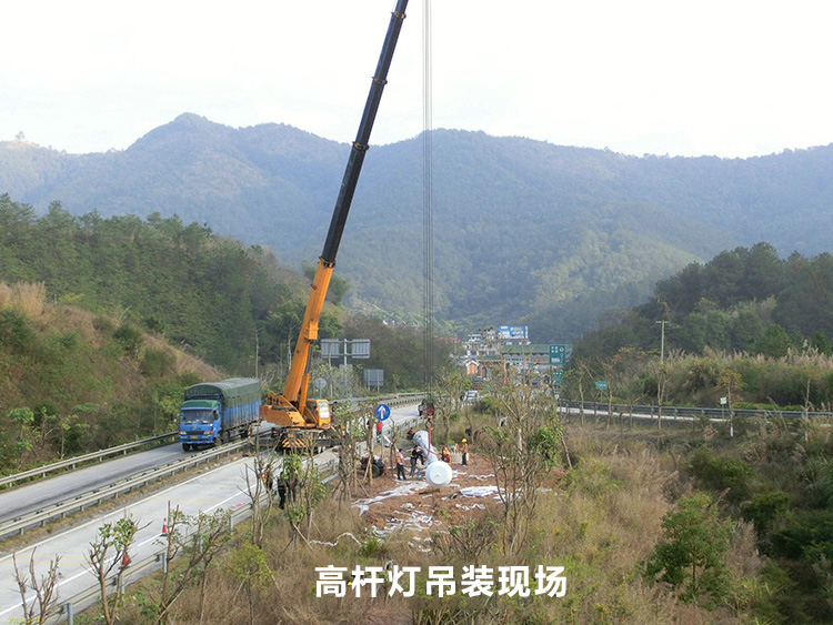 高速公路入口立交30米升降式丝瓜app网站免费吊装立杆现场